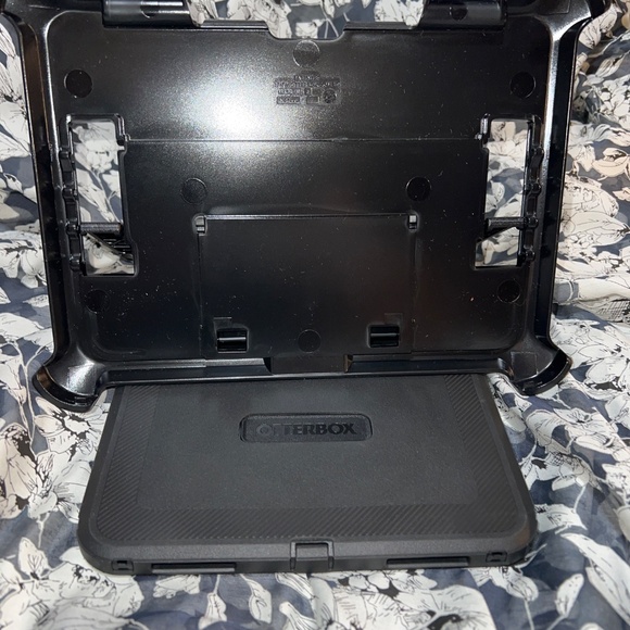 OTTERBOX-Defender Series Case for iPad 10th Gen - NWT - Picture 5 of 9